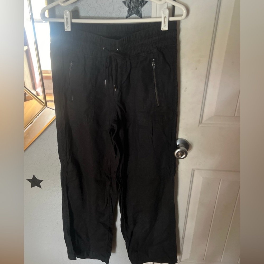 Athleta black flowly pants cargo